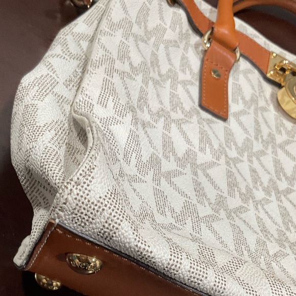 MICHAEL KORS HAMILTON LOGO TOTE WITH SHOULDER STRAP IN VANILLA - Picture 4 of 12